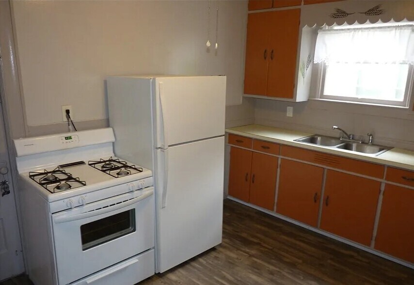 Building Photo - 70 Pershing Ave