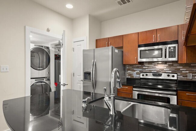 Building Photo - 1807 Poquito St