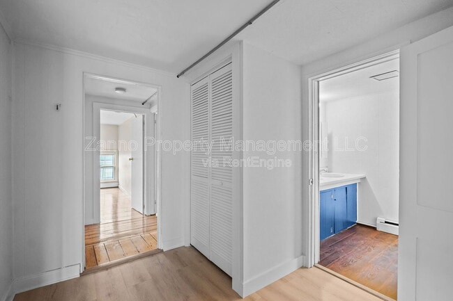 Building Photo - 35 Bowen St