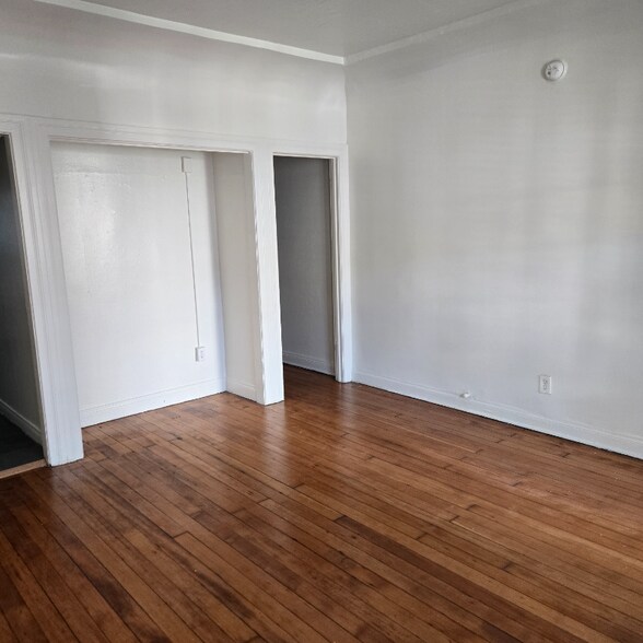 Building Photo - 829 N Formosa Ave