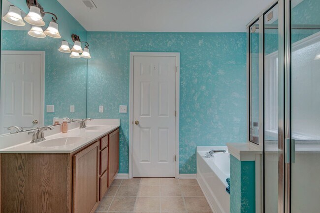 Building Photo - 208 Woodbrook Way