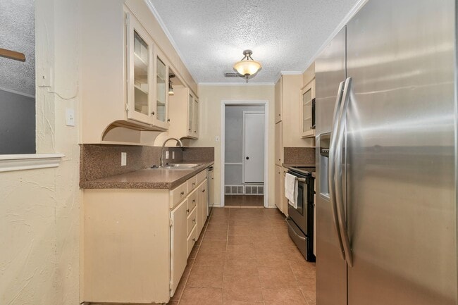 Building Photo - 1602 Spring Branch Dr