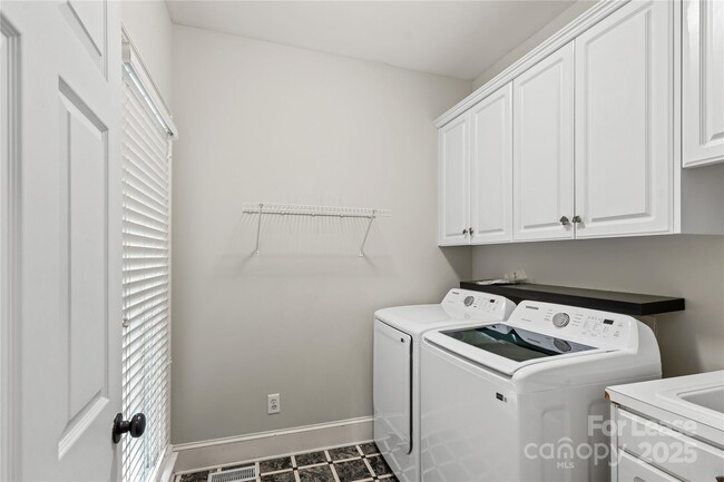 Building Photo - 3833 Denmeade Dr
