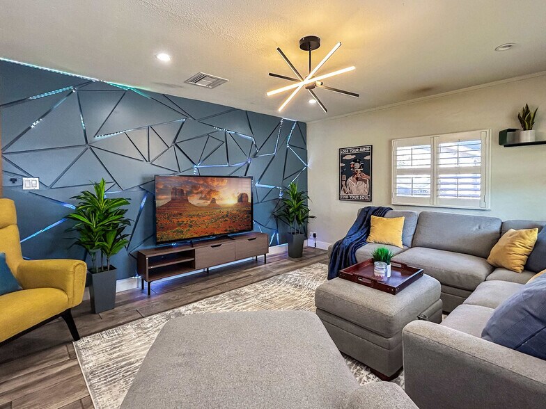 Building Photo - 3502 E Crocus Dr