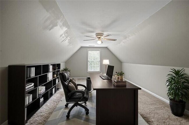 Building Photo - House 4 Beds 2 Baths