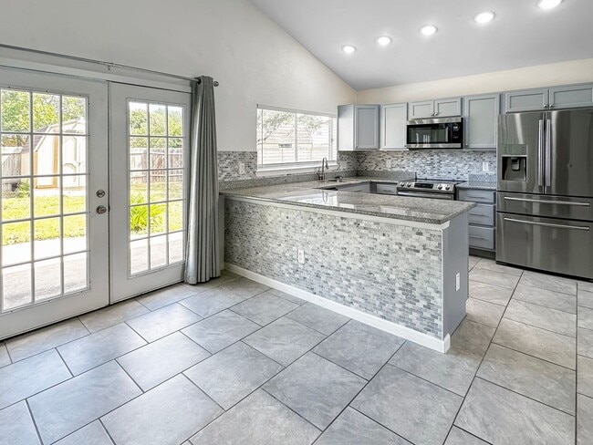 Building Photo - Charming 4-Bedroom with Modern Upgrades in Prime Location