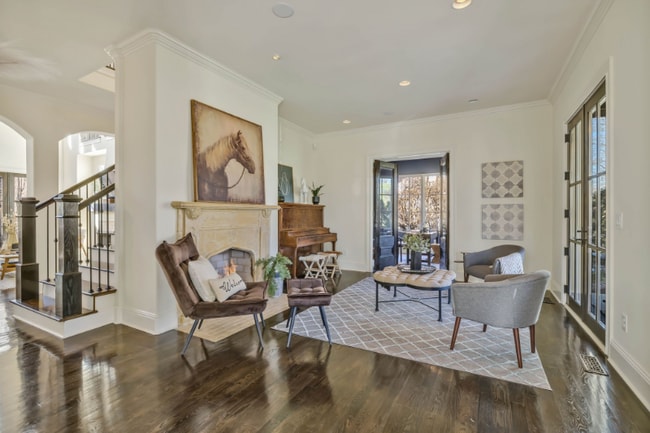 Building Photo - 1127 Glendale Ln