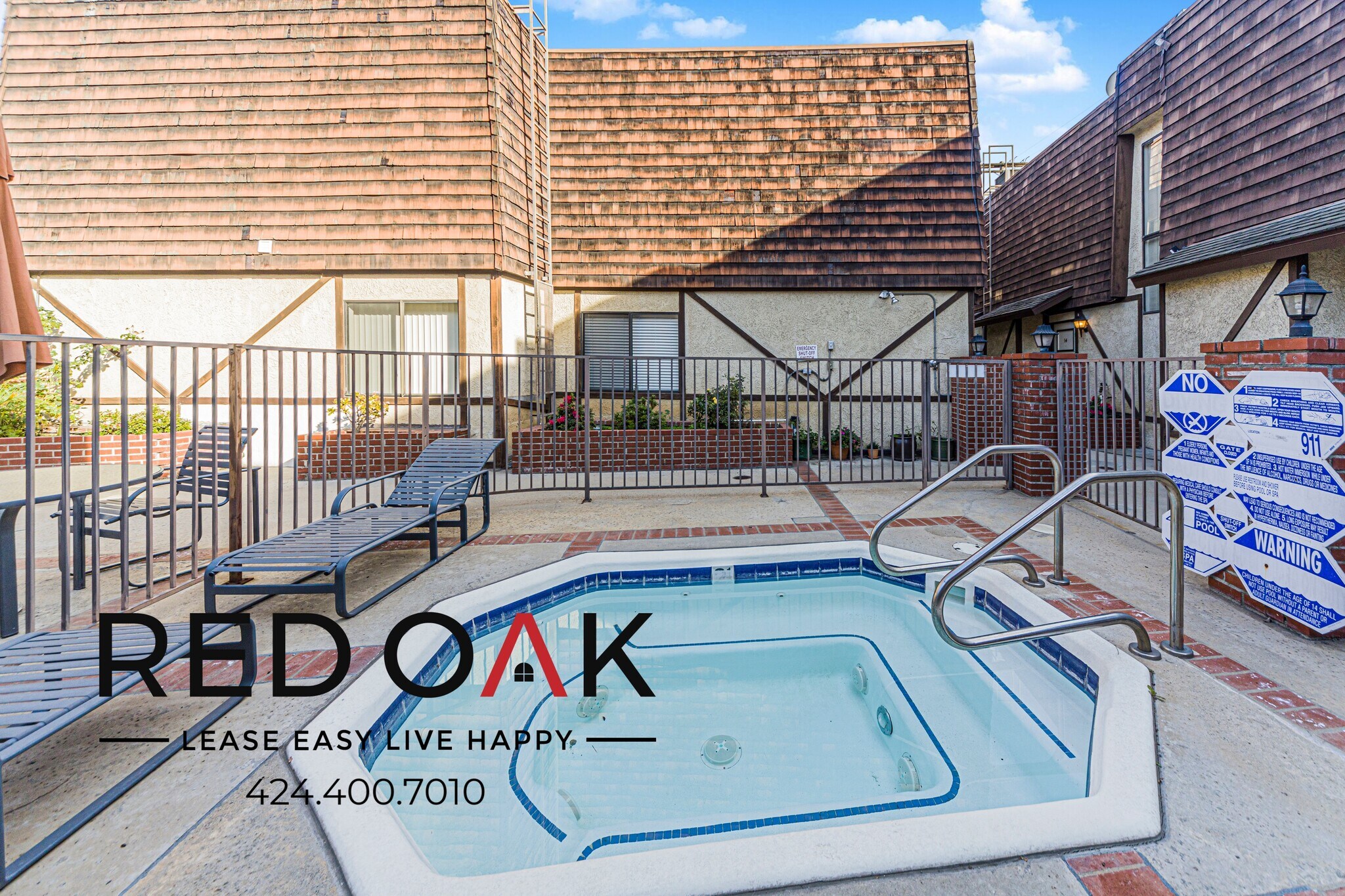 Building Photo - 15050 Moorpark St