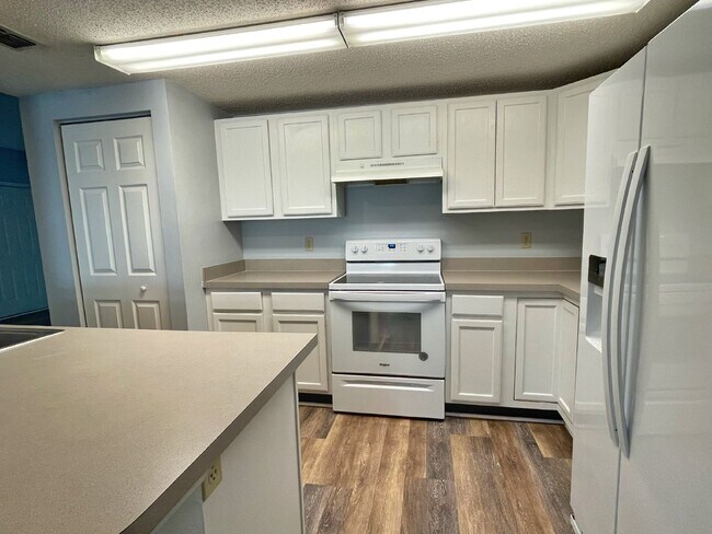 Building Photo - First floor 2BR/2BA Conquistador Condo