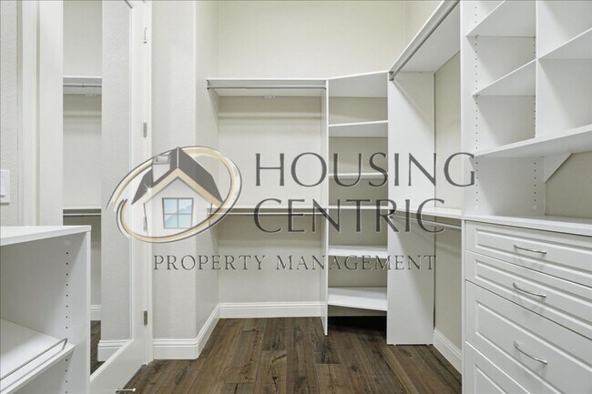 Building Photo - Executive Gated Rental with Stunning Views & Solar!