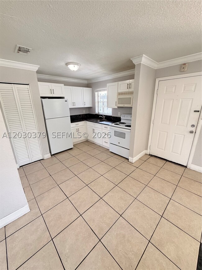 Building Photo - 412 Lakeside Dr