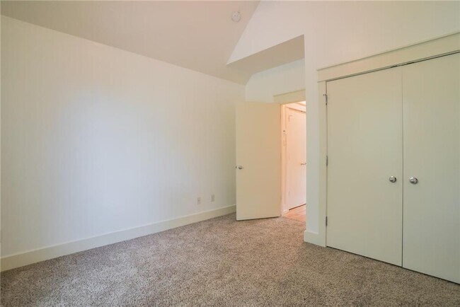 Building Photo - 1165 Poquito St