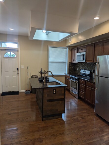 Building Photo - 3520 E Fayette St