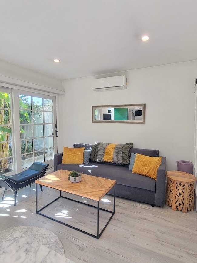 Building Photo - 3332 Cricklewood St