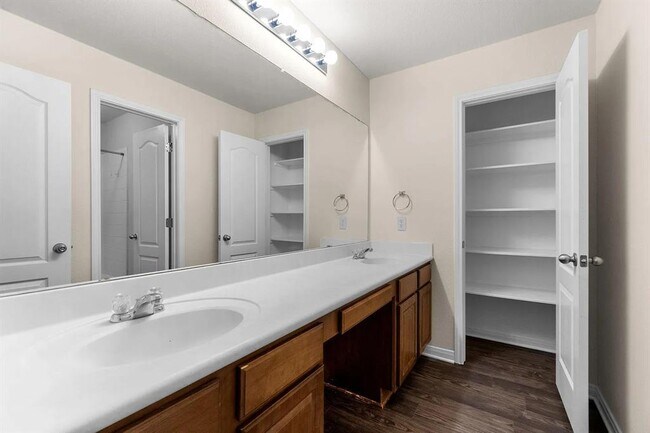 Building Photo - 1209 Laurel Oak Trail
