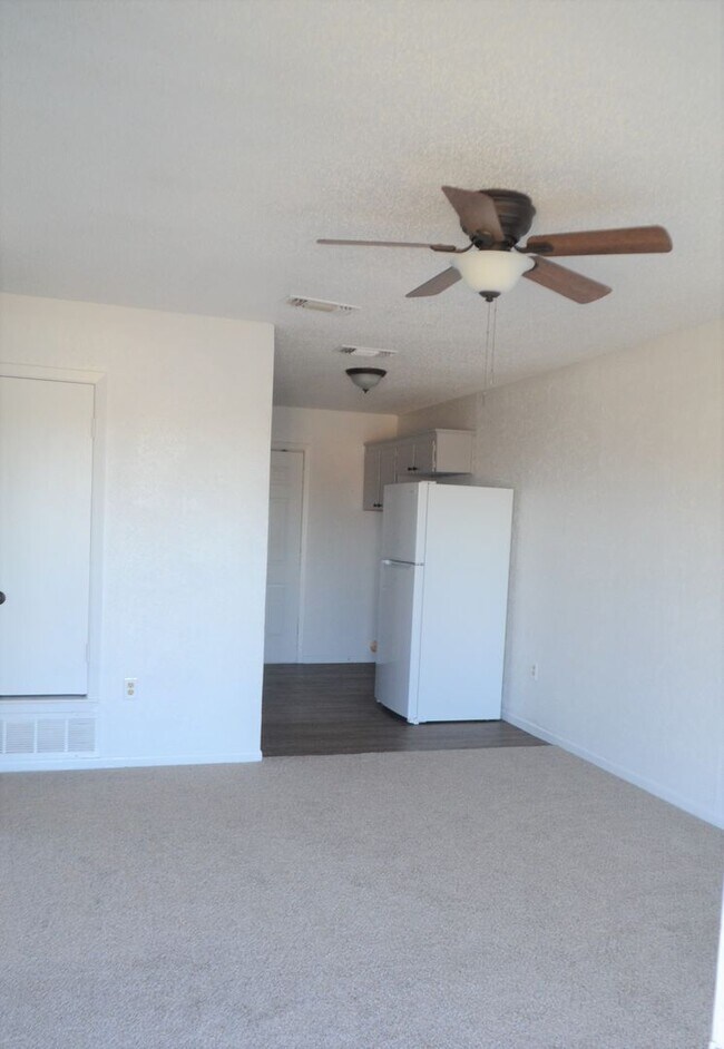 Building Photo - Reduced price!