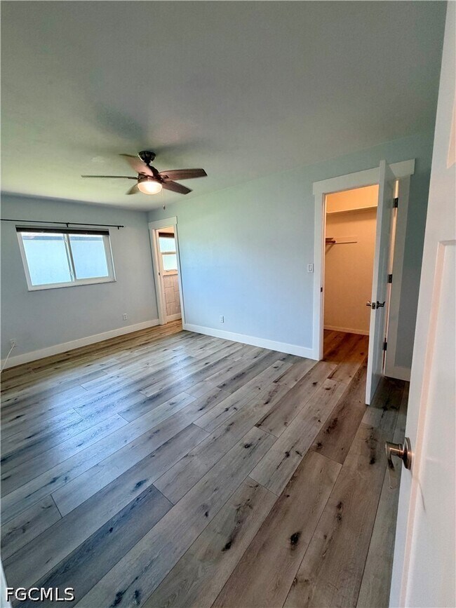 Building Photo - 3032 SE Santa Barbara Pl