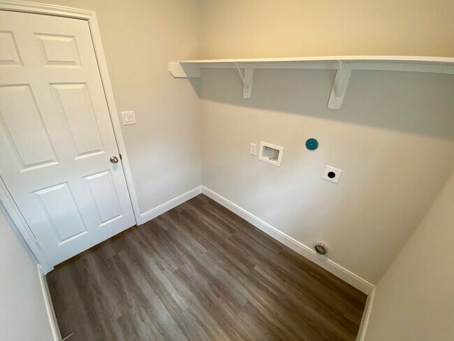 Building Photo - 8214 Parker Rd