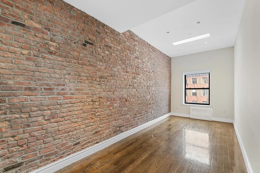 Building Photo - 316 W 14th St