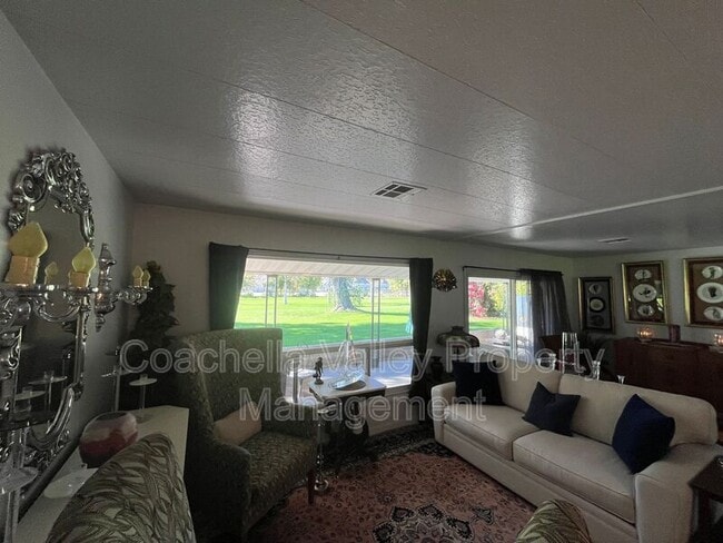 Building Photo - 421 S Paseo Laredo