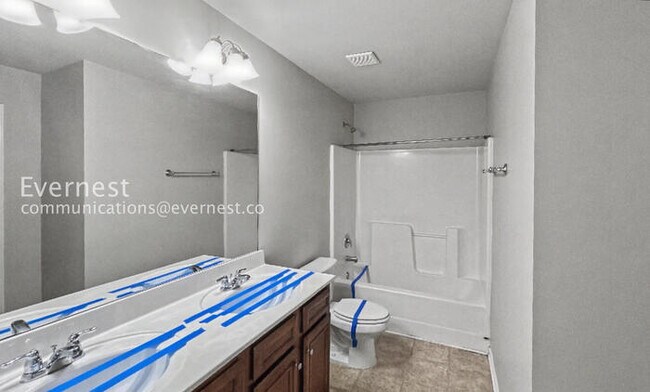 Building Photo - Beautiful 4-Bedroom Home: Comfort and Convenience Await / Pet-Friendly / Vouchers Accepted.