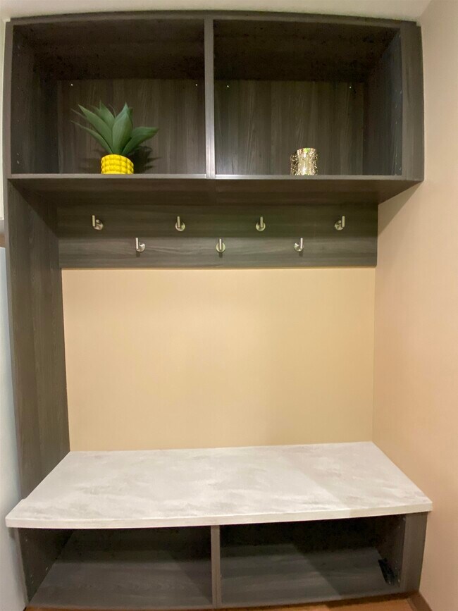 Building Photo - 83 Hanover St