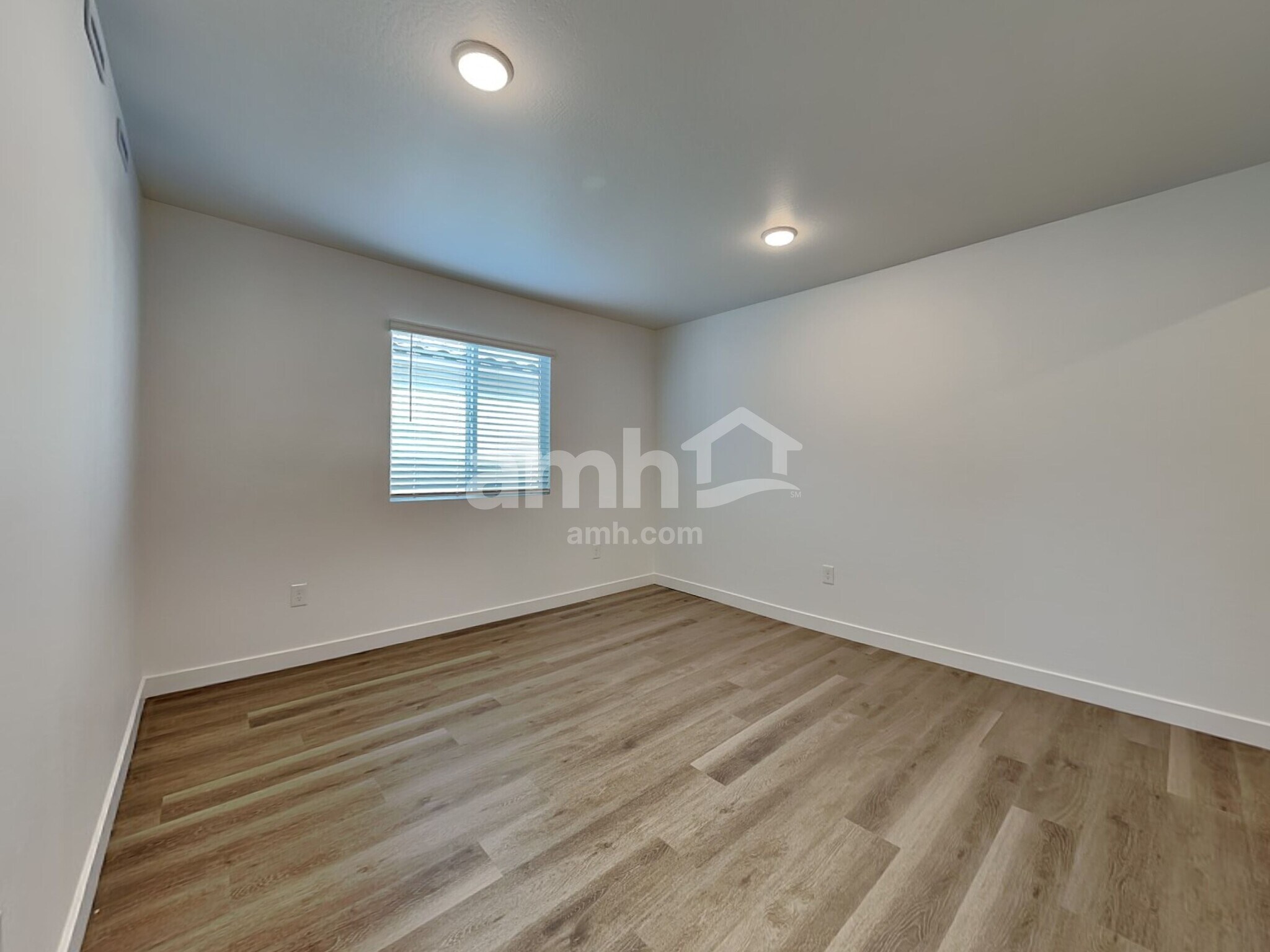 Building Photo - 9829 W Parkway Dr