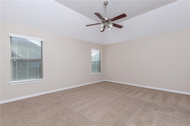 Building Photo - 504 Tascate St