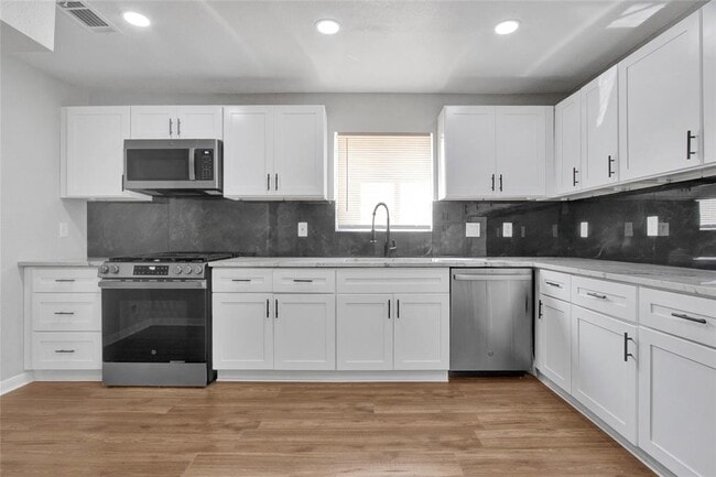 Building Photo - 18330 Cape Bahamas Ln