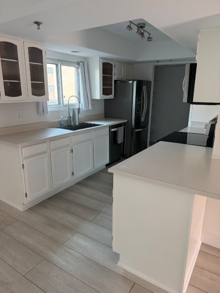 Building Photo - 3031 N Civic Center Plaza