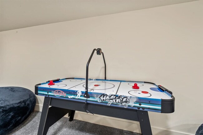 Building Photo - 303 CM Rdg Ln