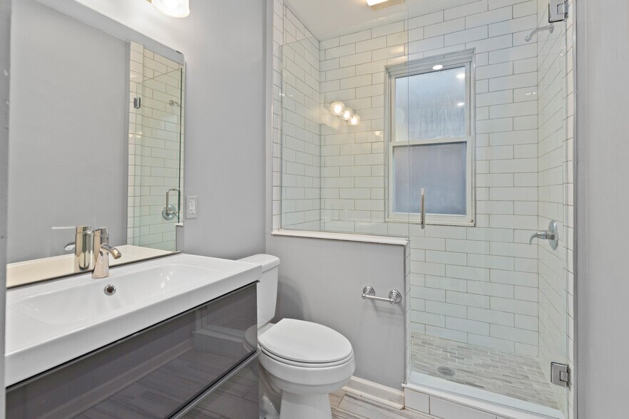 Building Photo - 310 Hendrie St