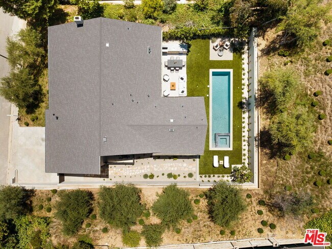 Building Photo - 8628 Edwin Dr