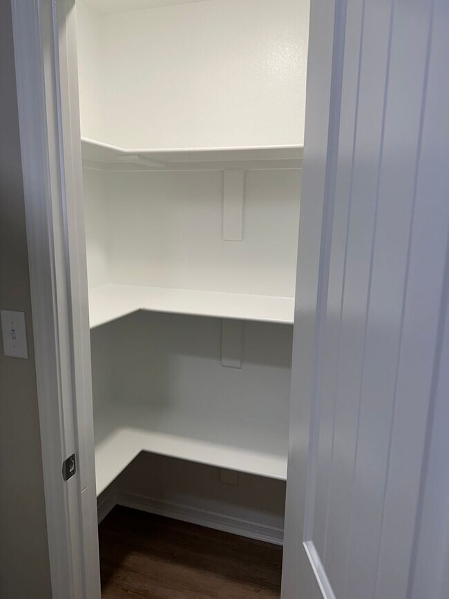 Building Photo - *Pre-leasing* Three Bedroom | Two Bath Hom...