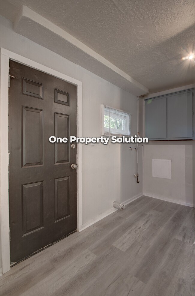 Building Photo - 1050 Durbin St