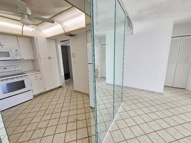 Building Photo - 18031 Biscayne Blvd