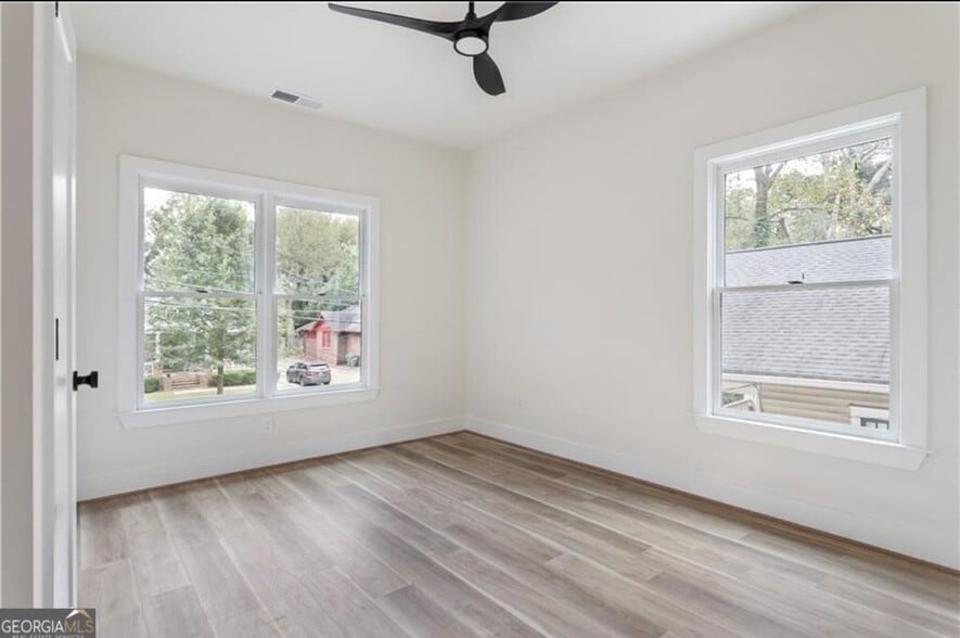 Building Photo - 1265 Oak St SW