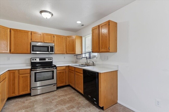 Building Photo - 772 N 800 W