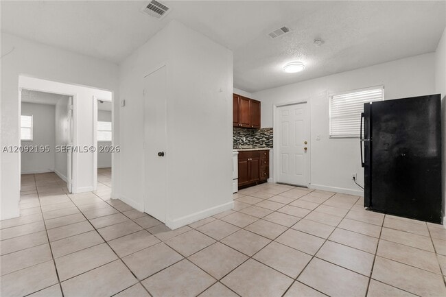Building Photo - 6318 SW 25th St