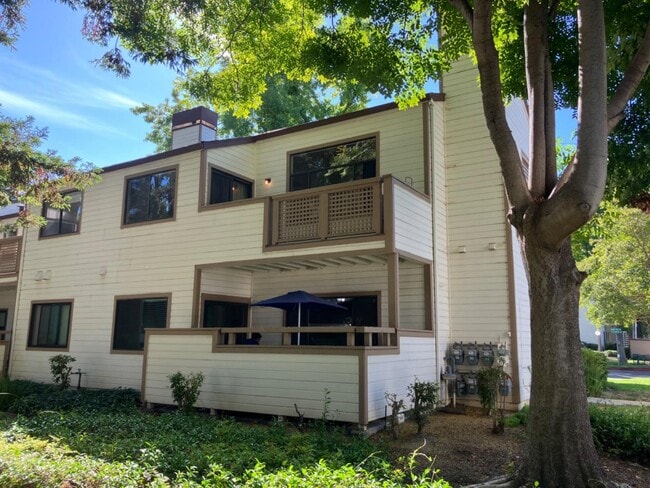 Building Photo - 1391 Meadow Ridge Cir