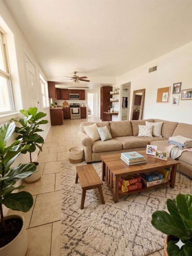 Building Photo - Updated 4-Bedroom Home for Rent in Pinellas Park | Spacious Layout | Stainless Steel Appliances