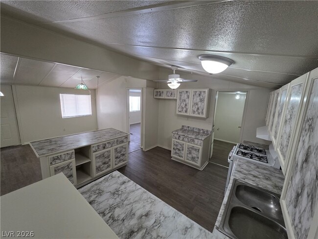 Building Photo - 2916 Gavilan Ln