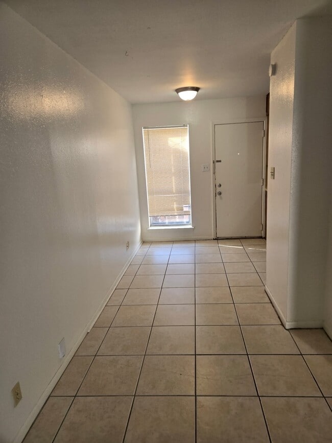 Building Photo - 127 Regency Ave