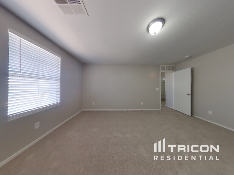Building Photo - 45438 W Guilder Ave