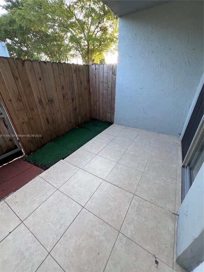 Building Photo - 15400 SW 81st Cir Ln