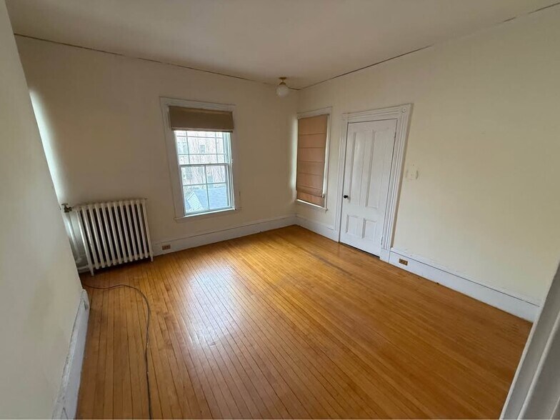 Building Photo - 6-8 Hurlbut St