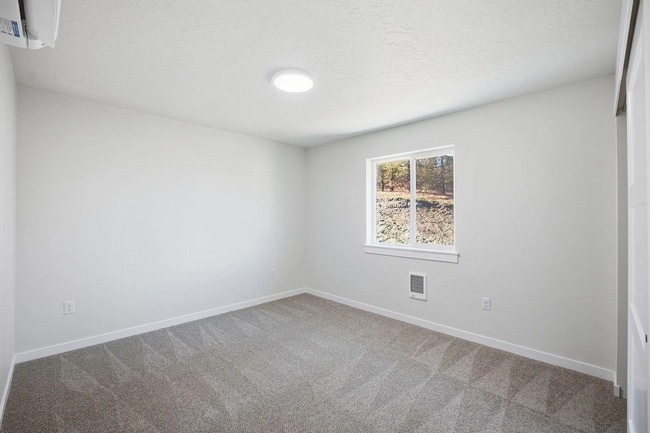 Building Photo - Stylish New Duplex with Scenic Surroundings