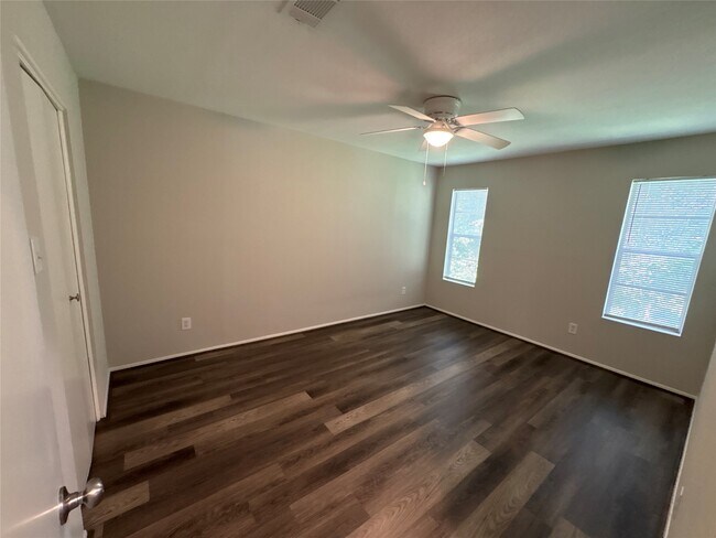 Building Photo - 318 S Poplar St