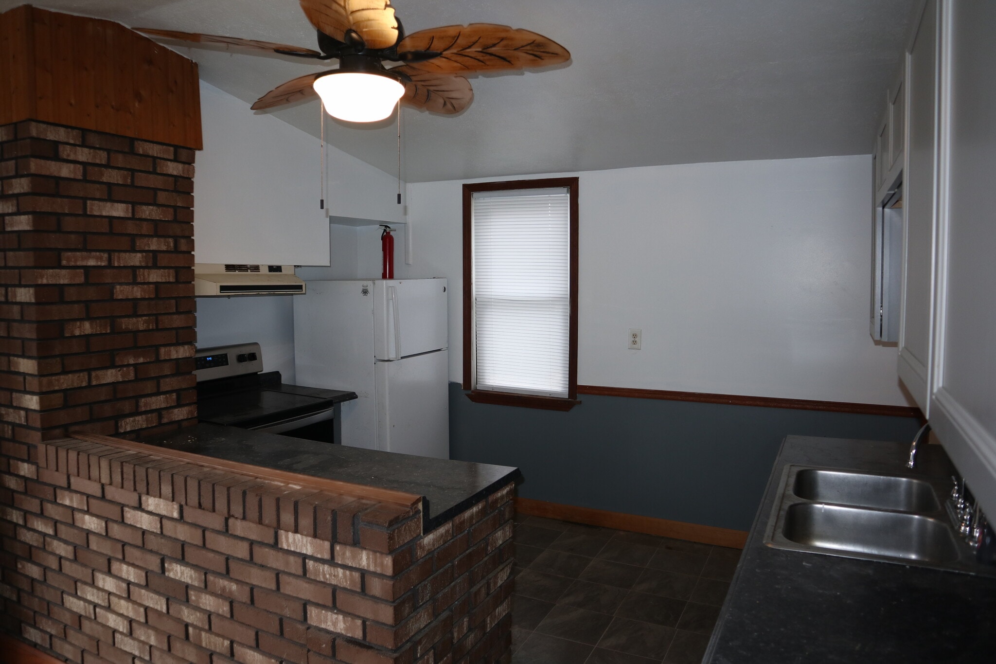 Building Photo - 504 Underwood Ave