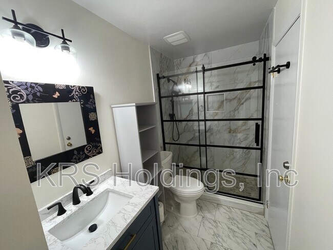 Building Photo - 5597 Shannon Ct